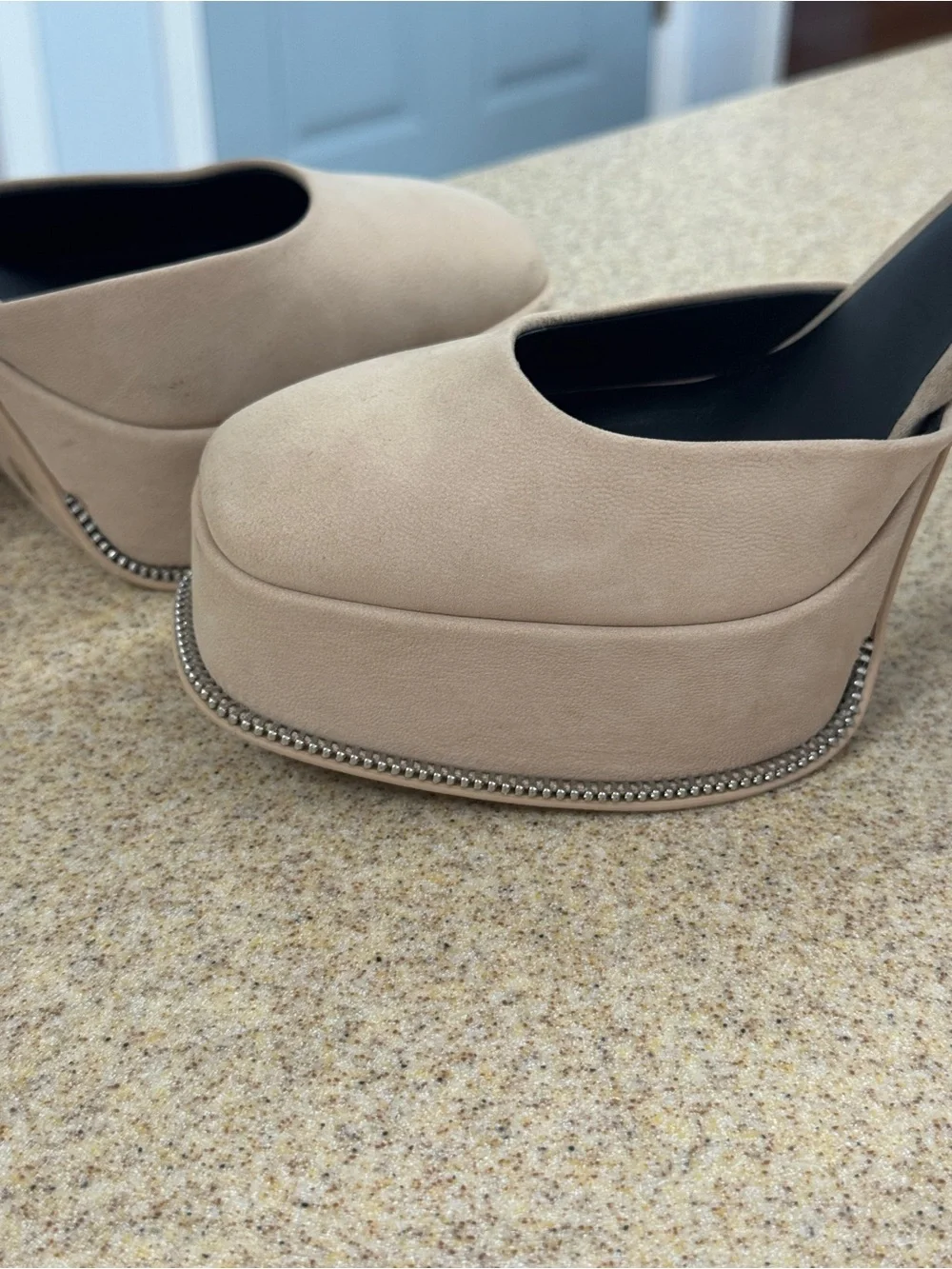 Gianni Bini Otten Spanish Sand ankle strap platform pumps 9 New Suede Fabric Zip